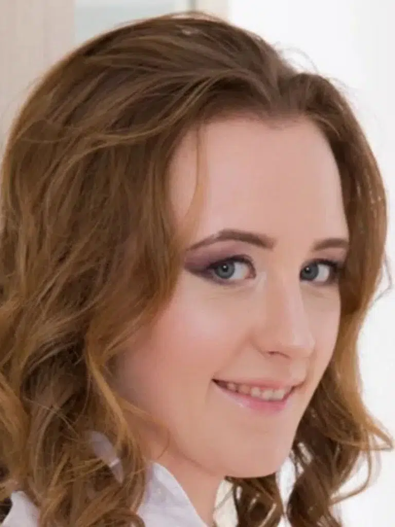 Emma Fantazy Biography: Wiki, Age, Career, Height, Weight, Boyfriend, Net Worth & More